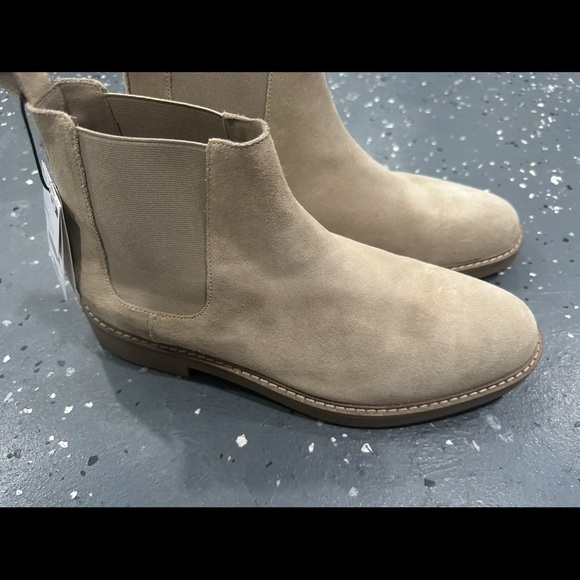Zara Men's Beige Chelsea Boots - Picture 1 of 3